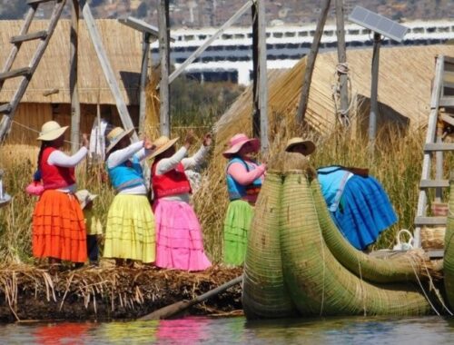 Islade uros Puno Perú Viaje a Positaña