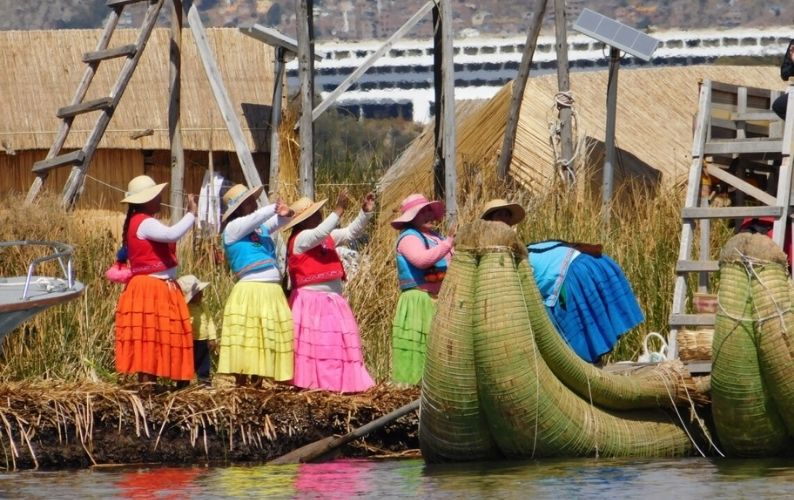 Islade uros Puno Perú Viaje a Positaña